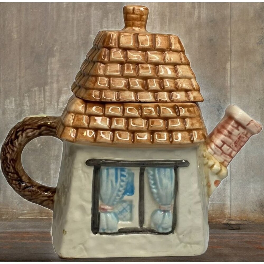 Heritage Mint Mouse Cottage Tea Pot Tea Time Limited Collection